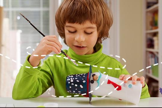 Oficina de brinquedos com materiais recicláveis. Veja como montar a sua!