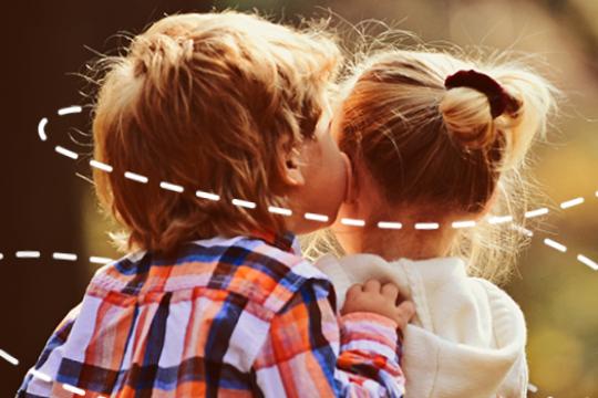 Namoro na infância? Descubra porque não é uma brincadeira saudável