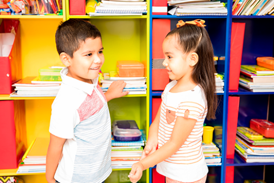 Como lidar com a timidez infantil? Veja dicas práticas!