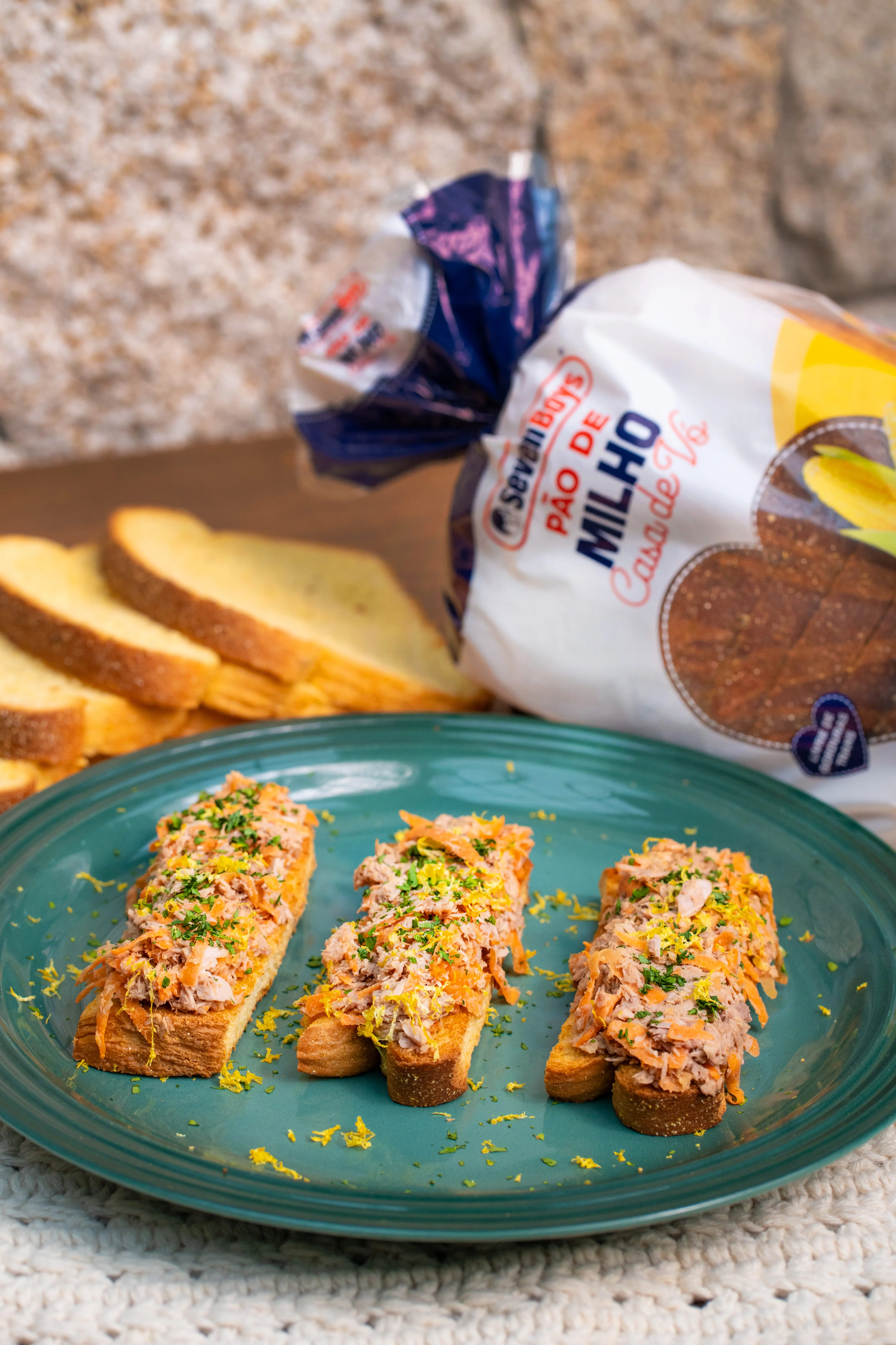 Assado de Pão de Milho com Patê de Atum e Cenoura